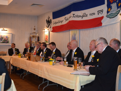 Der Vorstandstisch.jpg