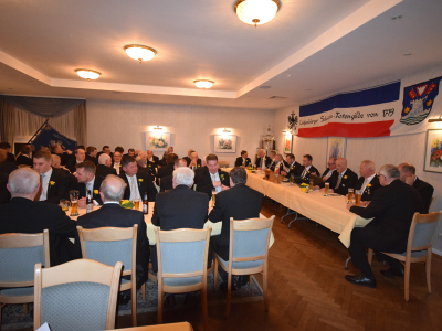 Die Versammlung 1.jpg